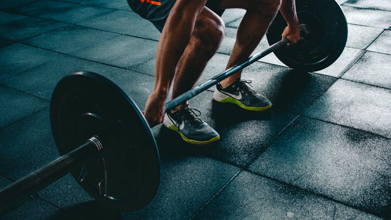 Lifter pulling a loaded barbell from the platform floor